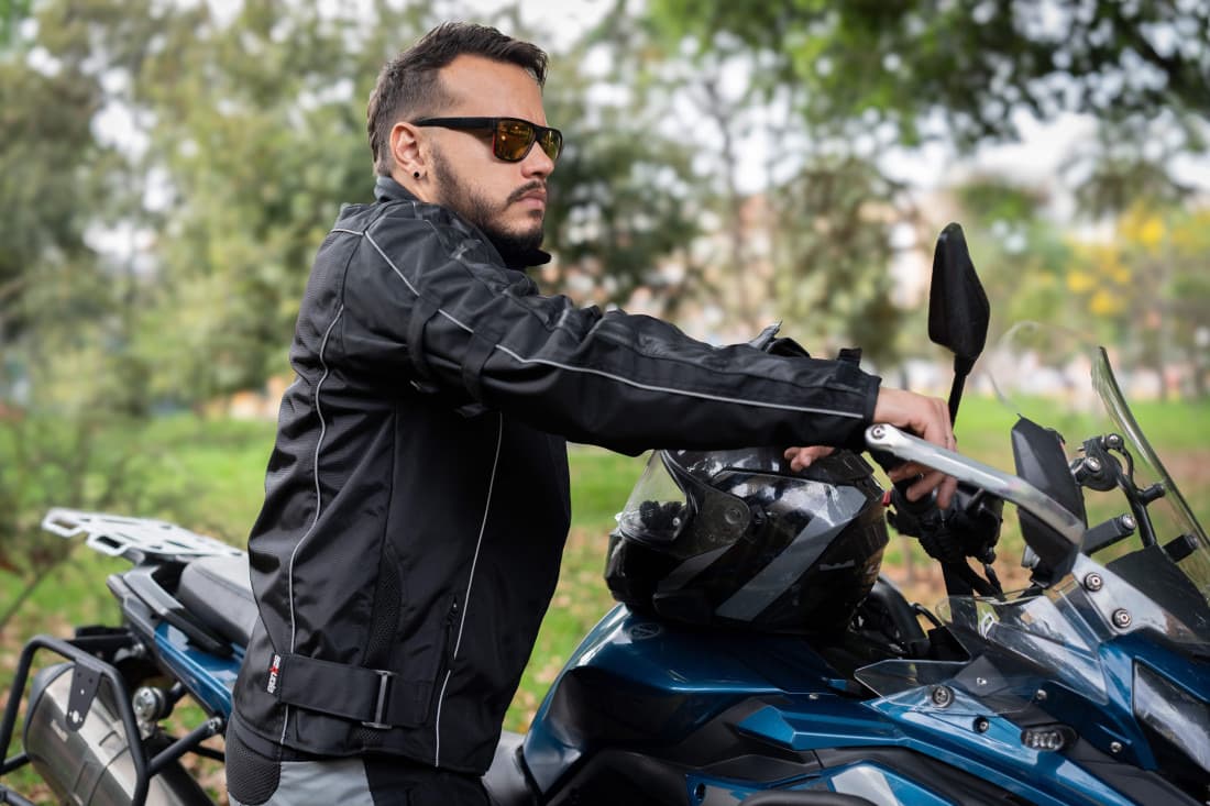 Chaqueta TT - Protecciones Removibles Certificadas 100 Impermeable.