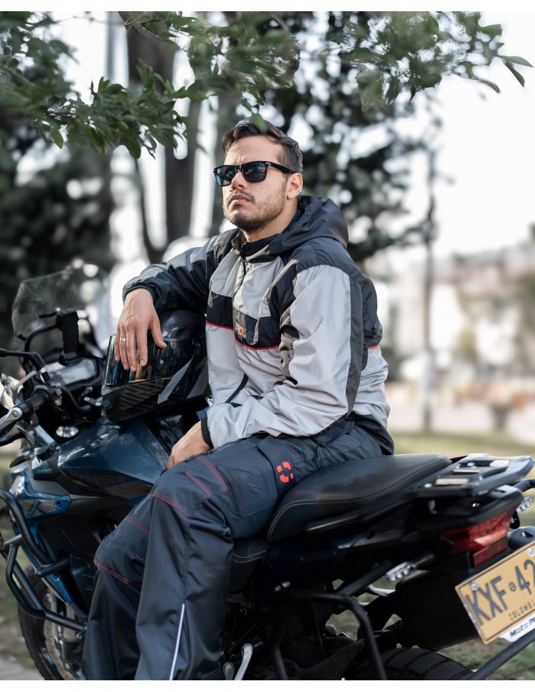 Chaqueta Reflectiva Doble Faz impermeable de Moto para Damas y Caballeros detalle costuras termoselladas