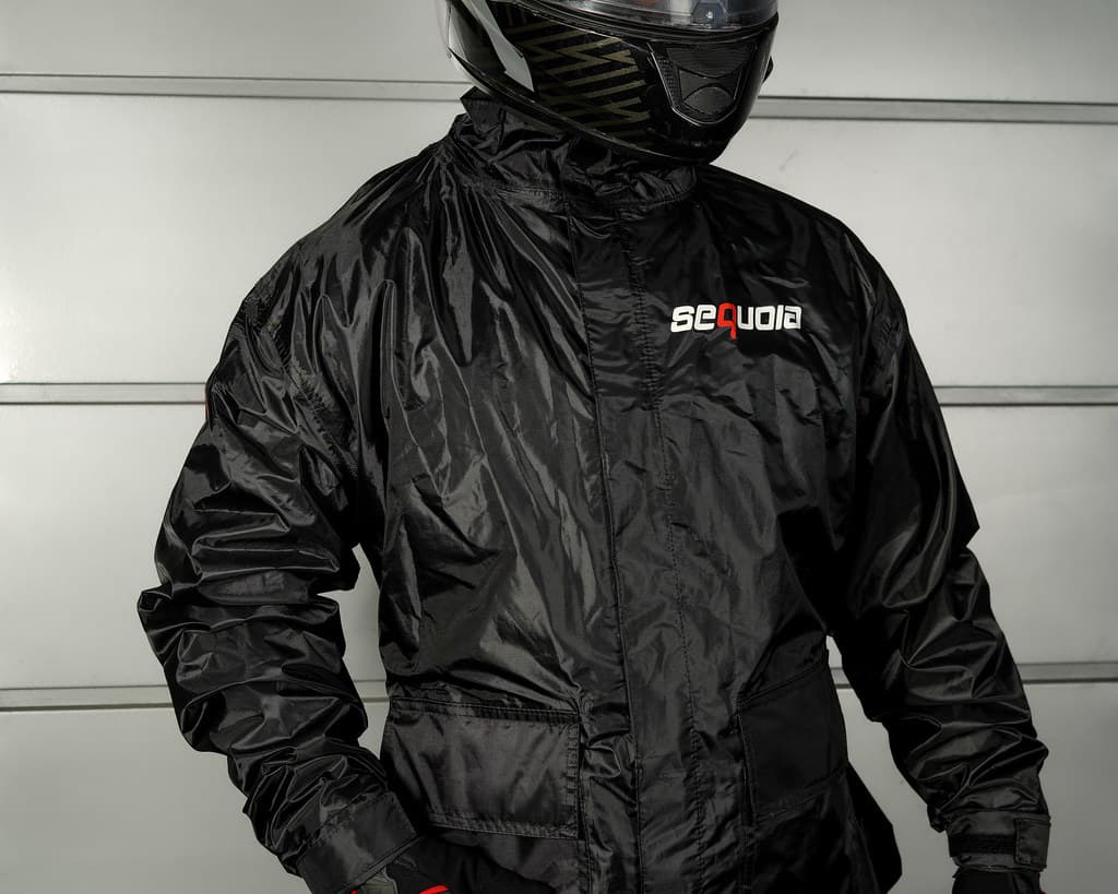 Chaqueta Hydra Negra Impermeable Tipo Touring
