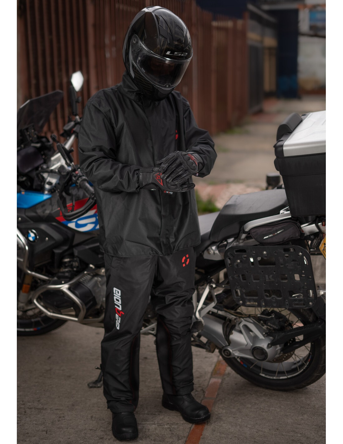 Traje Impermeable para Moto tipo Sudadera CON FORRO DE SILICON INTERNA